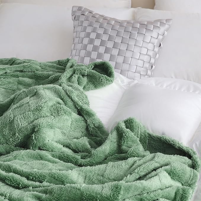 Sage Green Fleece Throw Blanket 60”×80” for Couch Sofa Bed,Super Soft Cozy Plush Microfiber Flannel Blanket with 3D Checkered Design Lightweight for Adults,Woman,Girls