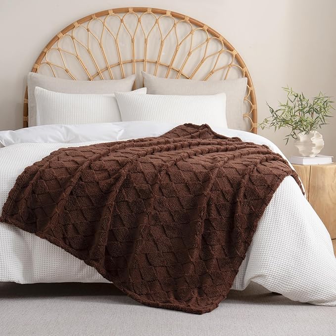 Brown Throw Blanket for Couch Sofa Bed 50x60 inches,Fleece Blankets Microfiber Flannel with Diamond Checkered Pattern Lightweight Plush Soft Cozy Gifts for Women Mom Girls