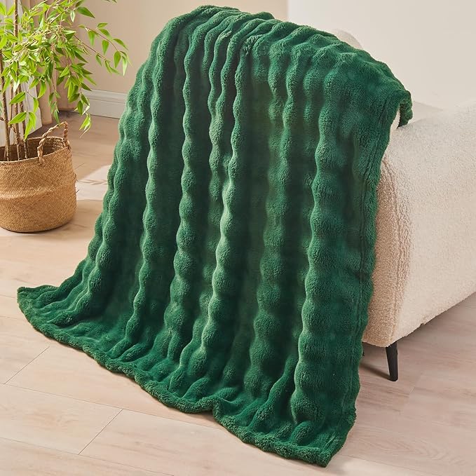 NEWCOSPLAY Throw Blanket for Couch Dark Green Super Soft Flannel Fleece 3D Bubble Lightweight Bed Blanket All Season Use (Dark Green, Throw(50"x60"))