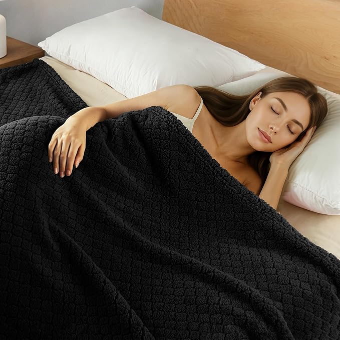 Exclusivo Mezcla Twin Size Fleece Blanket for Bed, Extra Soft Warm Decorative Fuzzy Blanket for Women, Lightweight Cozy Bedding Blankets, 60x80 Inches, Black