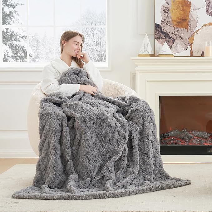 Cozy Bliss Faux Fur Textured Throw Blanket for Couch Super Soft Fuzzy Bed Blanket Gift for Women Premium 3D Ribbed Jacquard All Season Use Grey Zigzag 50"*60"