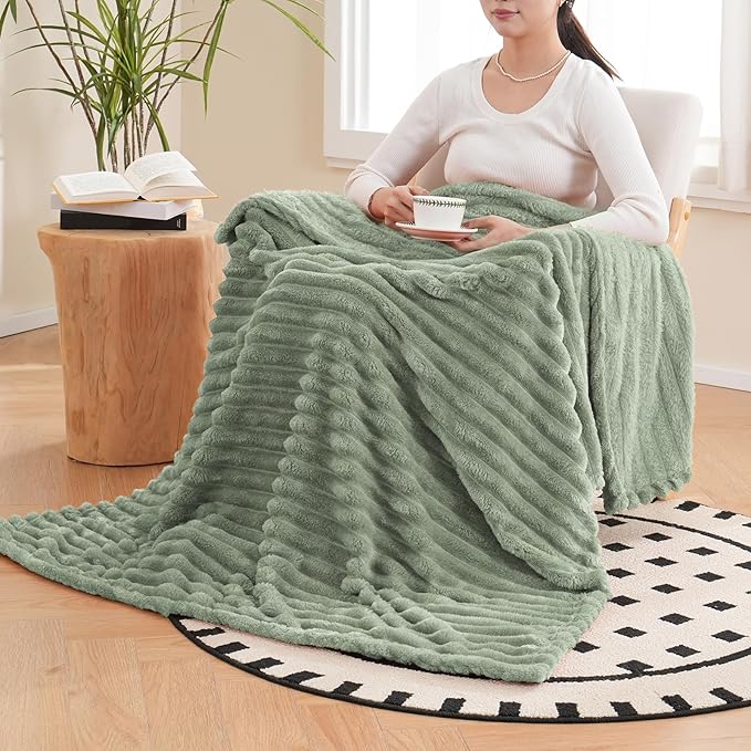 Vessia Flannel Fleece Sage Green Twin Blanket(60x80inch), 300GSM Striped Blanket for Adults and Kids, Super Soft Warm Cozy Lightweight Home Decor for All-Season