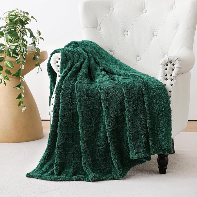 Dark Green Fleece Throw Blanket 50”×70” for Couch Sofa Bed,Super Soft Cozy Plush Microfiber Flannel Blanket with 3D Checkered Design Lightweight for Adults,Woman,Girls