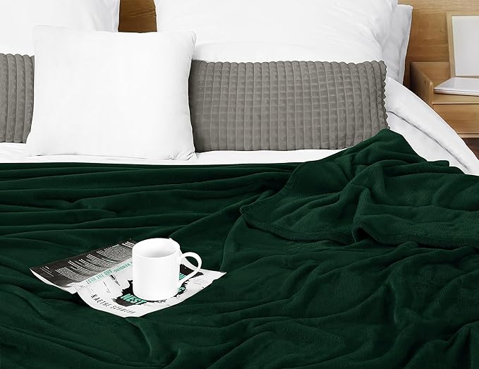 Utopia Bedding Forest Green Fleece Blanket King Size Lightweight Fuzzy Soft Anti-Static Microfiber Bed Blanket (90x102 Inch)