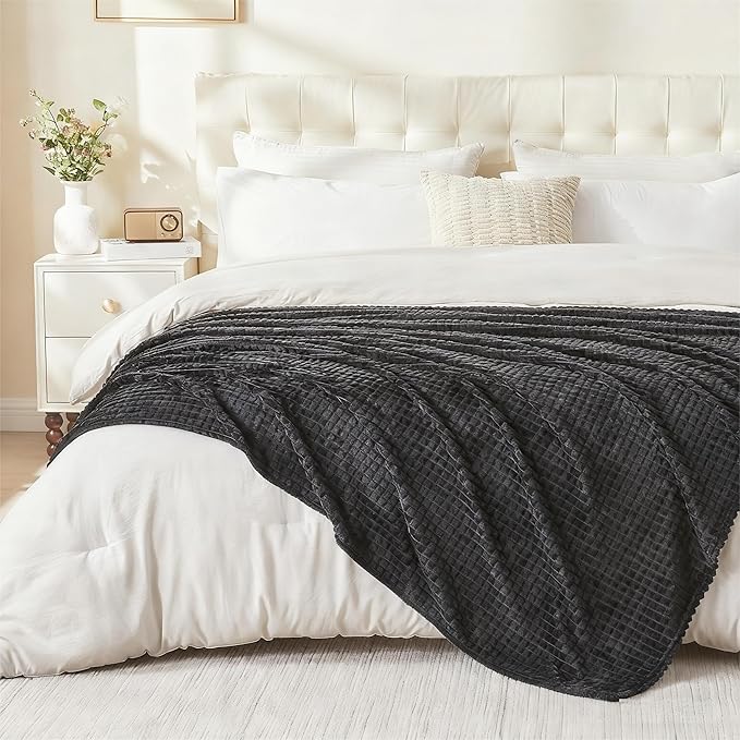 EMME Fleece Blanket, 3D Jacquard Throw Blanket for Couch and Bed, Soft Cozy and Fluffy Blankets Lightweight Luxury Flannel with Geometric Grid Design (Black, 80" x 90")