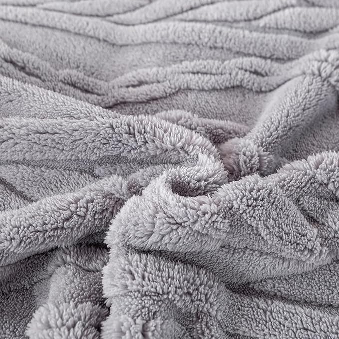 YUSOKI Twin XL Blanket Single Layer,Weight(3.1lb),370GMS-3D Stylish Design for Gift Home Decor (Light Grey,65"x90")