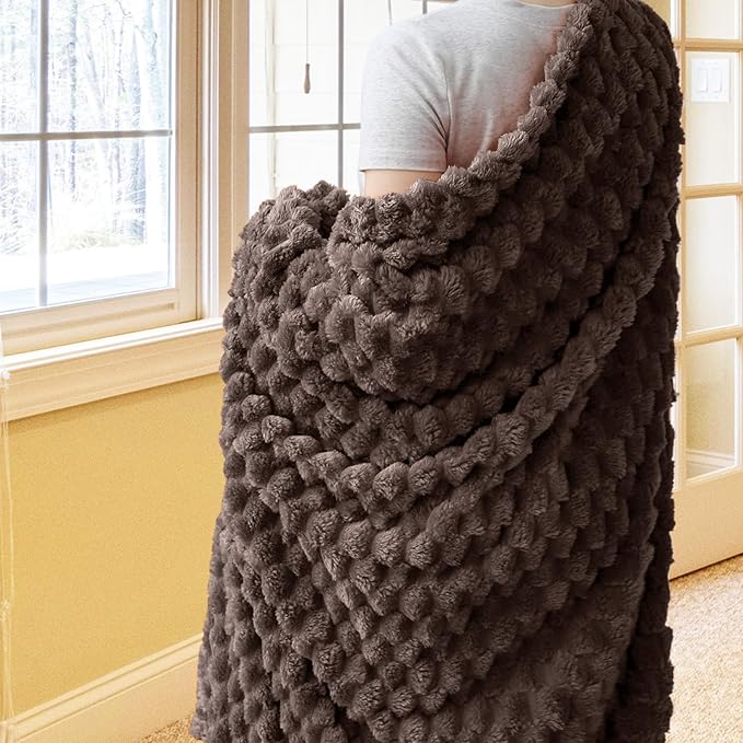 Vessia Flannel Fleece Twin Blanket, 3D Jacquard Brown Fuzzy and Warm Blanket for Couch, Sofa, Bed, 300GSM Super Soft Touch Cozy Home Decor for All Seasons (60x80 inches)