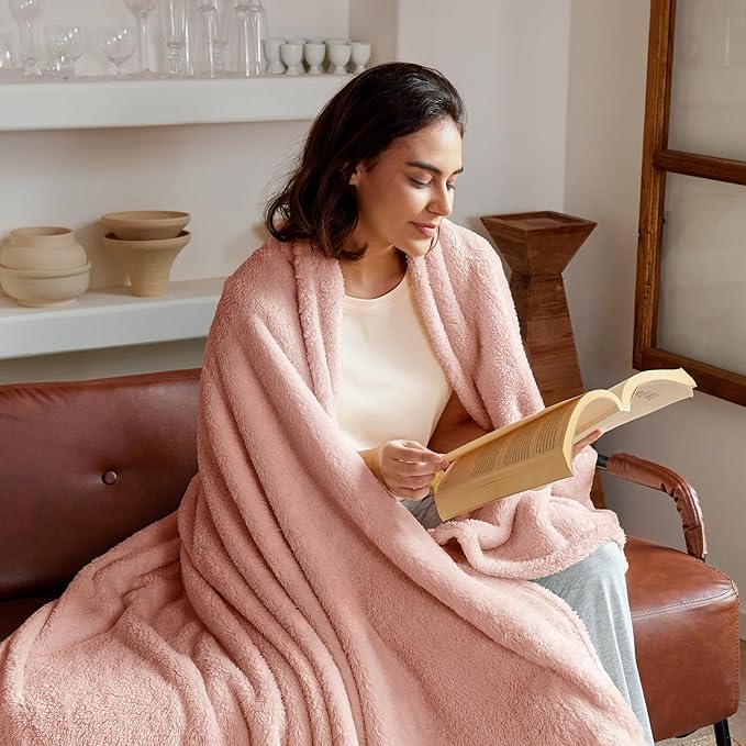 Exclusivo Mezcla Queen Size Blanket for Bed, Super Soft Velvet Plush Fleece Blankets, Fuzzy Cozy and Warm for Winter, 90x90 Inches, Pink