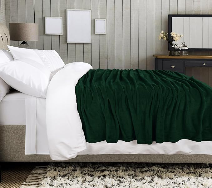 Utopia Bedding Forest Green Fleece Blanket King Size Lightweight Fuzzy Soft Anti-Static Microfiber Bed Blanket (90x102 Inch)