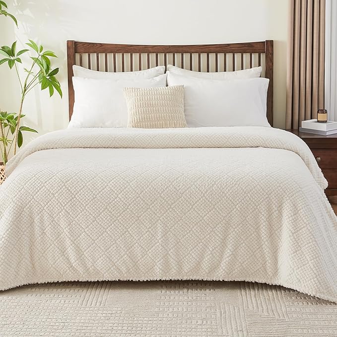 EMME Fleece Blanket, 3D Jacquard Throw Blanket for Couch and Bed, Soft Cozy and Fluffy Blankets Lightweight Luxury Flannel with Waffle Design (Ivory, 50" x 60")
