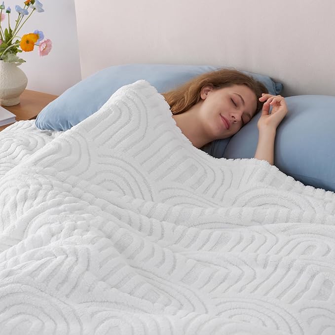 Joiedomi Queen Size Blanket for Bed, Soft White Fleece Blankets Gifts for Women Mom Girls, 280GSM Cozy Cute Soft Throw Home Room Decor Aesthetic Gifts 90x90 Inches