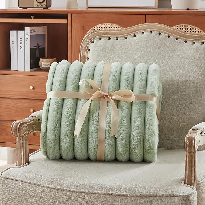 Faux Fur Throw Blanket for Couch, 1000 GSM Cozy Fuzzy Fluffy Soft Plush Thick Bubble Sherpa Blanket for Sofa Bedroom Living Room, Mothers Day Birthday Gifts for Women Home Decor