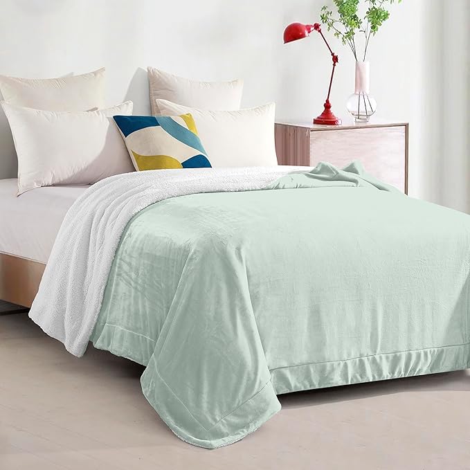 Elegant Comfort Ultra Soft Reversible Flannel Sherpa Blanket - Cozy Silky Fleece Throw for Couch, Bed - Plush Fuzzy Warm Winter Blanket for Gift, Twin, Mint Green