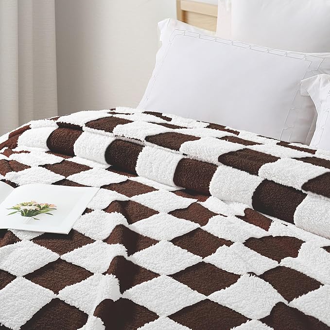 Exclusivo Mezcla Fleece Blanket King Size, Cozy Lightweight Fuzzy Checkered Blanket for Bed, Suitable for All Seasons, Coffee, 90" x 104"