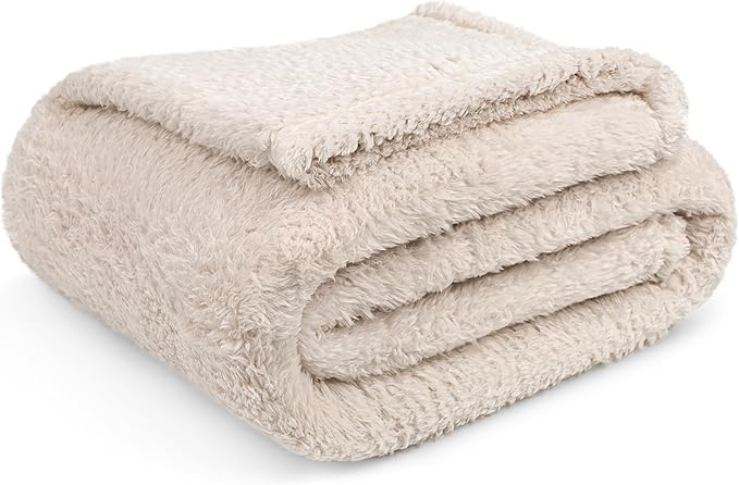 PAVILIA Sherpa Bed Blanket King Size, Cream Beige Plush Soft Cozy Blanket for Bed, Fluffy Lightweight Microfiber, Fuzzy All Season Blanket, 90x108 King