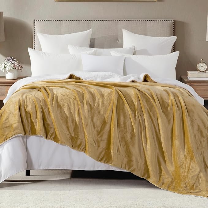 Mocassi Premium Ultra-Soft Flannel Fleece Sherpa Throw Blanket - Warm Cozy Reversible Plush Micromink Blanket for Couch, Bed and Sofa - Fluffy, Christmas Winter Bedding Gift, Twin XL, Gold