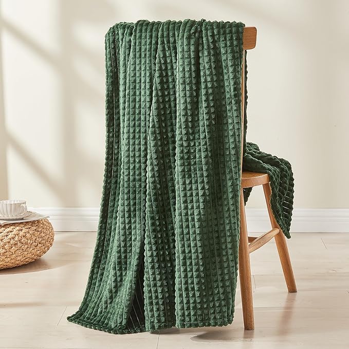 EMME Fleece Blanket, 3D Jacquard Throw Blanket for Couch and Bed, Soft Cozy and Fluffy Blankets Lightweight Luxury Flannel with Geometric Grid Design (Dark Green, 60" x 80")
