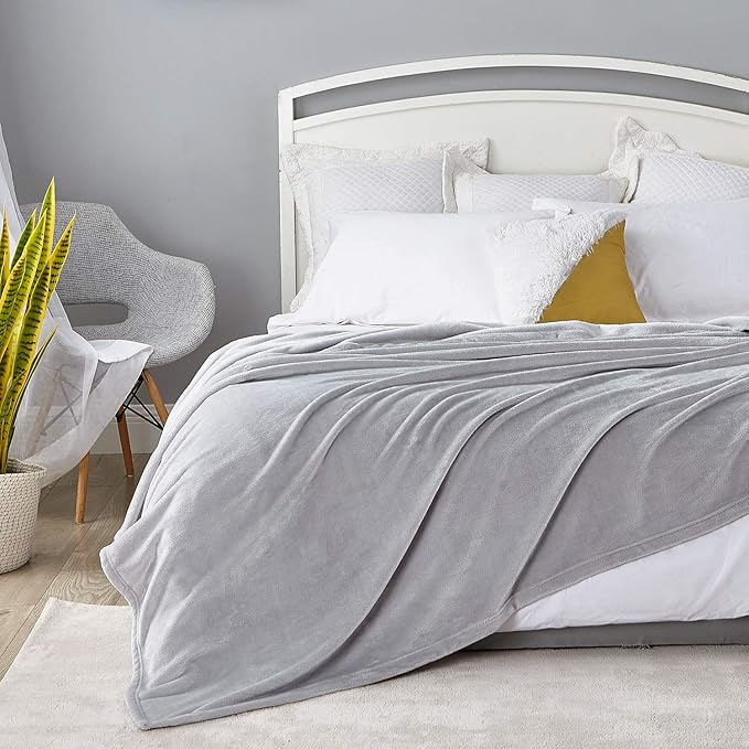 Hansleep Fleece Light Grey Queen Blanket, Super Soft Flannel Fuzzy Plush Cozy Blanket for All Seasons, Light Grey, Queen 90x90 Inches
