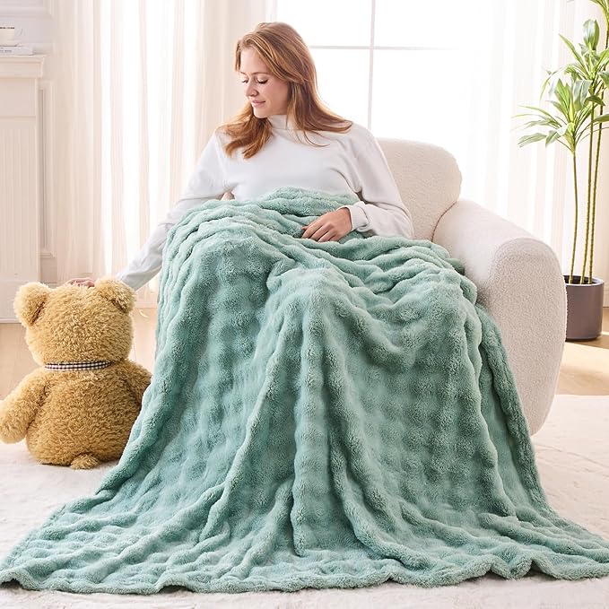 NEWCOSPLAY Throw Blanket for Couch Green Super Soft Flannel Fleece 3D Bubble Lightweight Bed Blanket All Season Use (New Sage Green, Throw(50"x60"))