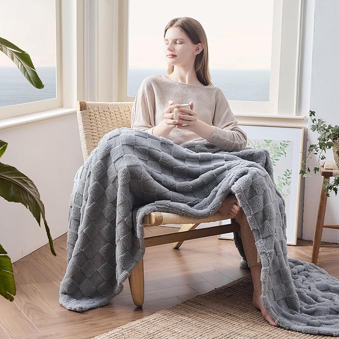 NEWCOSPLAY Super Soft Throw Blanket Grey Premium Silky Flannel Fleece 3D Checkered Lightweight Bed Blanket All Season Use (Grey Checkered, Throw(50"x70"))