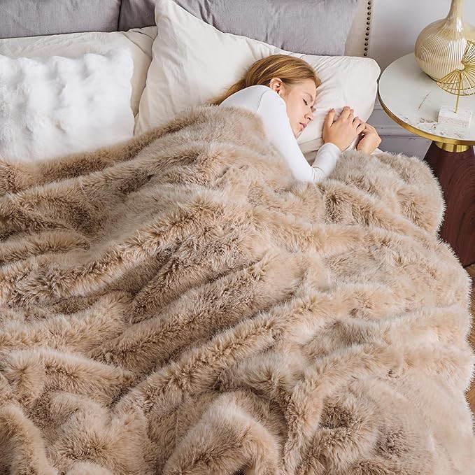 NEWCOSPLAY Faux Fur Throw Blanket Brown White Luxury Fluffy Thick Warm Blanket for Couch Sofa Bed 1000GSM (Brown White Thick, Throw(50"x60"))
