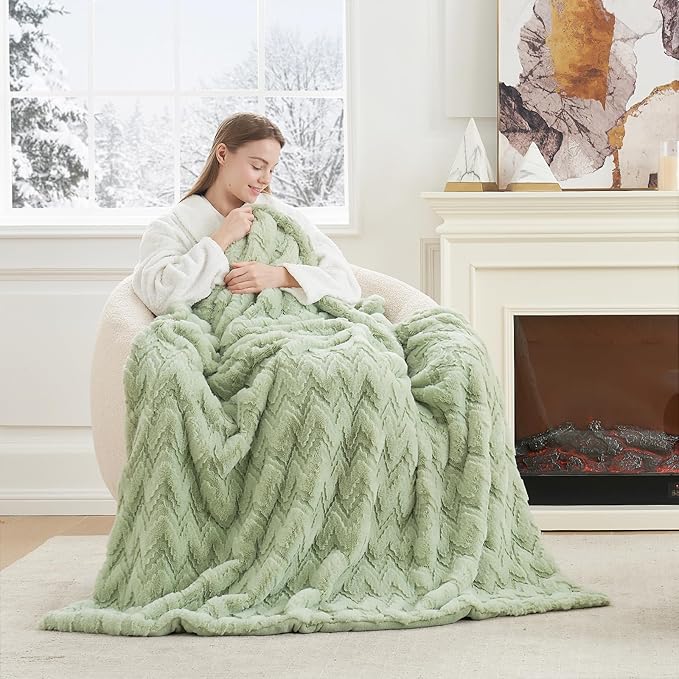 Cozy Bliss Faux Fur Textured Throw Blanket for Couch Super Soft Fuzzy Bed Blanket Gift for Women Premium 3D Ribbed Jacquard All Season Use Sage Green Zigzag 50"*60"