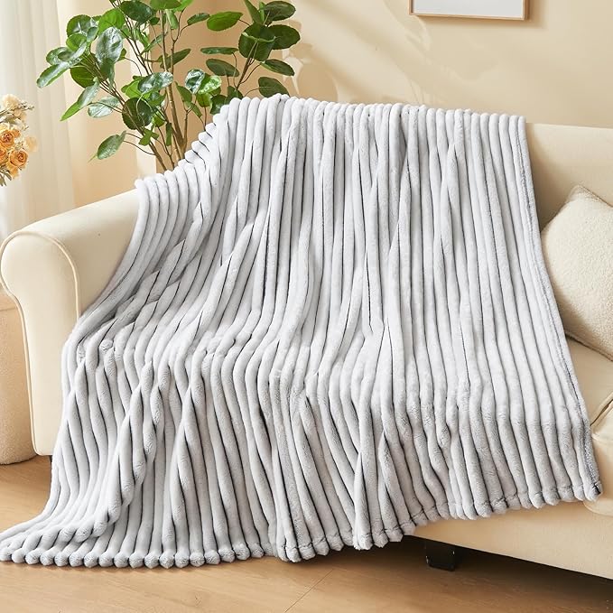 NEWCOSPLAY Super Soft Twin Blanket Black and White Premium Silky Flannel Fleece 3D Ribbed Jacquard Lightweight Bed Blanket All Season Use (Black and White Ribbed, Twin(60"x80"))