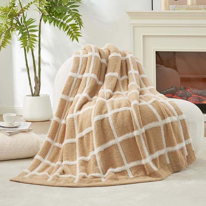 Amélie Home Checkered Knit Throw Blanket for Couch, Super Soft Fuzzy Cozy Throw, Giftable Knitted Blanket for Women Men, Birthday, Sofa Bed Living Room Decor, 50" x 60", Plaid Beige