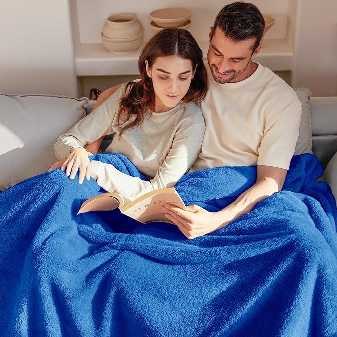 Exclusivo Mezcla Twin Size Blanket for Bed, Super Soft Velvet Plush Fleece Blankets, Fuzzy Cozy and Warm for Winter, 60x80 Inches, Cobalt Blue