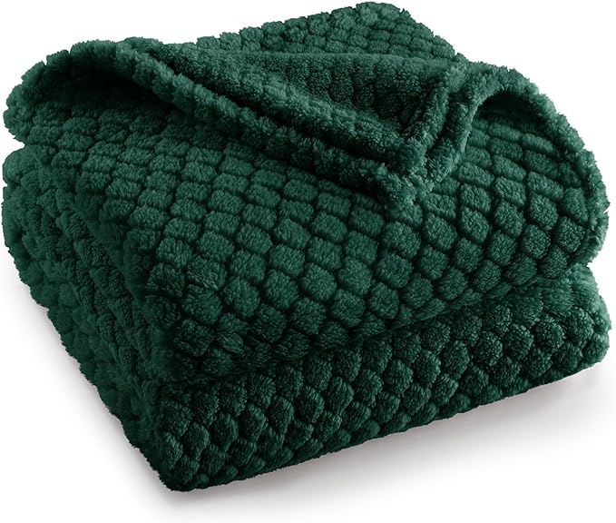 Exclusivo Mezcla King Size Fleece Blanket for Bed, Extra Soft Warm Decorative Fuzzy Blanket for Women, Lightweight Cozy Bedding Blankets, 90x104 Inches, Forest Green