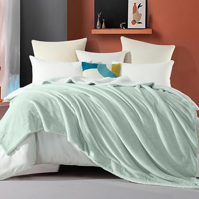 Elegant Comfort Ultra Soft Reversible Flannel Sherpa Blanket - Cozy Silky Fleece Throw for Couch, Bed - Plush Fuzzy Warm Winter Blanket for Gift, King, Mint Green