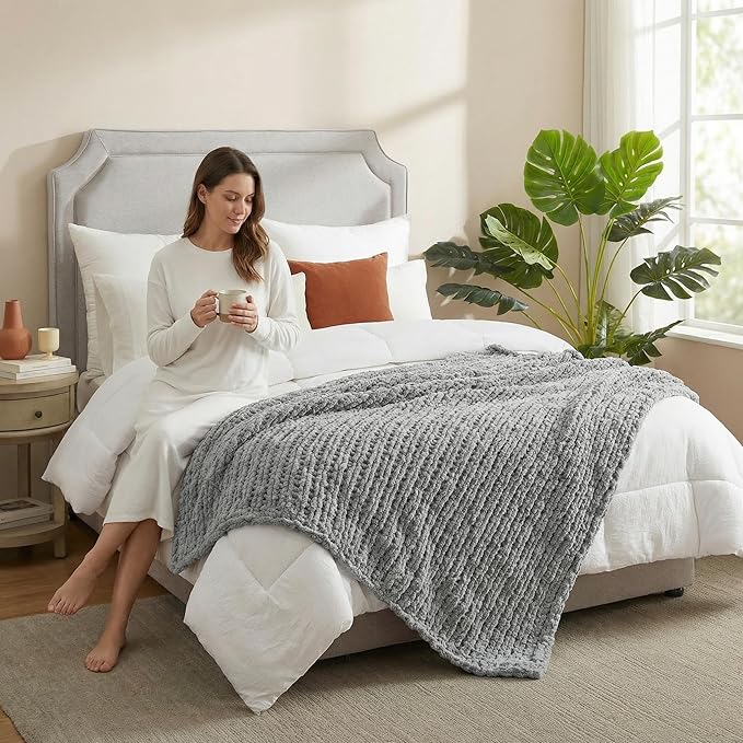 Amélie Home Chunky Knit Throw Blanket for Couch, Soft Chenille Crochet Blanket for Children, 40"x50", Light Grey