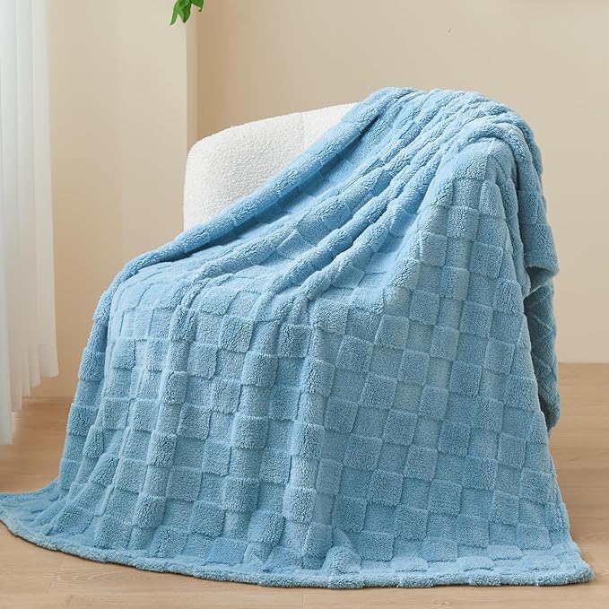 NEWCOSPLAY Super Soft King Blanket Blue Premium Silky Flannel Fleece 3D Checkered Lightweight Bed Blanket All Season Use (Blue Checkered, King(90"x110"))