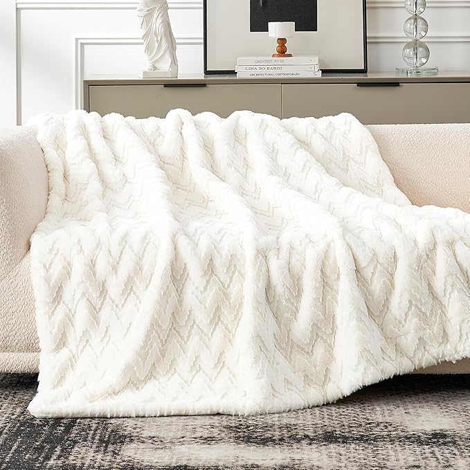 Cozy Bliss Faux Fur Textured Throw Blanket for Bed Super Soft Fuzzy Couch Blanket Gift for Women Premium 3D Ribbed Jacquard All Season Use Cream White Zigzag 60"*80"