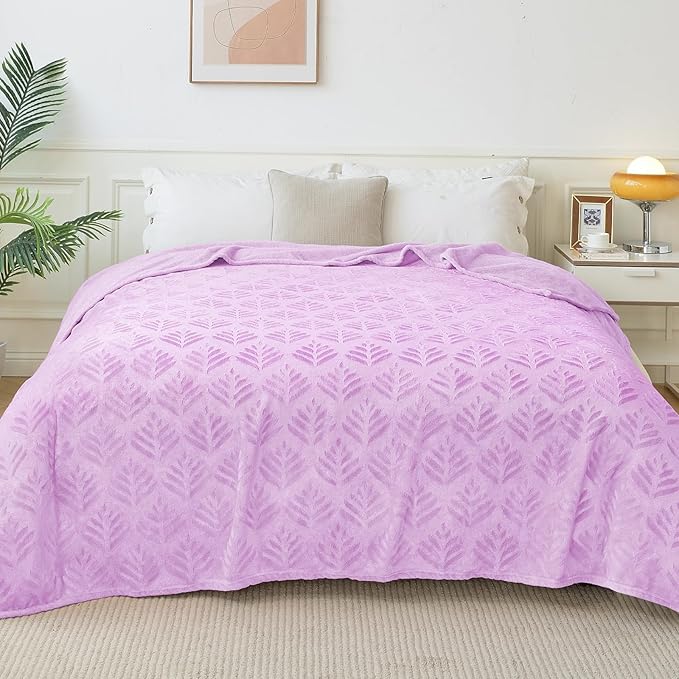 Exclusivo Mezcla Fleece Throw Blanket for Couch, Super Soft and Cozy Blankets All Season Use, Leaves Pattern, Plush Fuzzy Lightweight, Lilac, 50x60 Inch