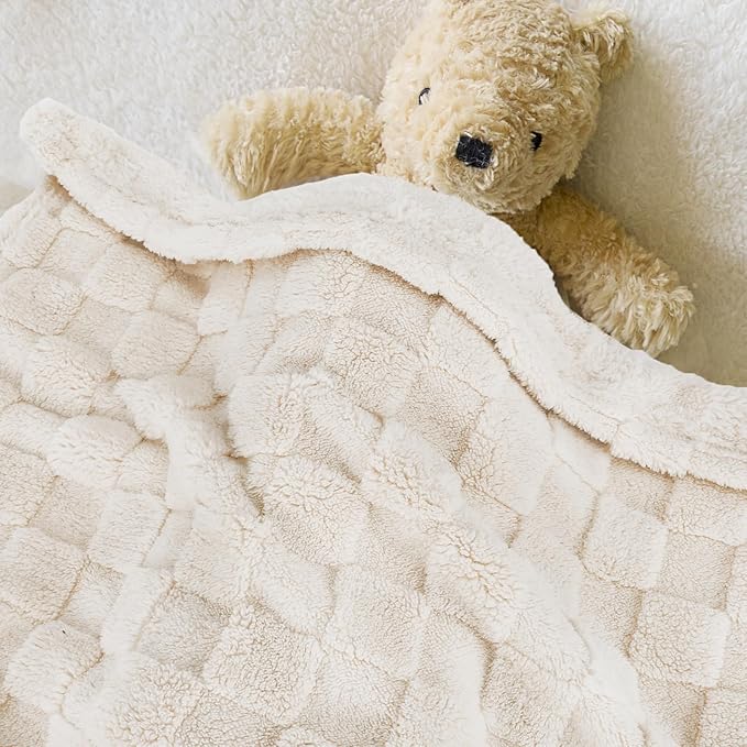 HOMRITAR 3D Gingham Fleece Baby Blanket for Girls Boys Chessboard Grid Warmer Comfort Reversible Shaggy Cozy Decor for Home Bed Blanket for Toddlers 30 x 40 Inches Cream