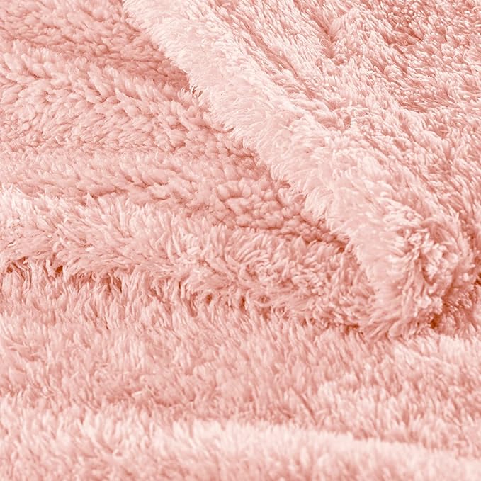 Exclusivo Mezcla Fleece King Size Bed Blanket, Ultra Soft, Lightweight and Fuzzy Light Pink Blanket for Women, Home Decor, 90x104 Inches