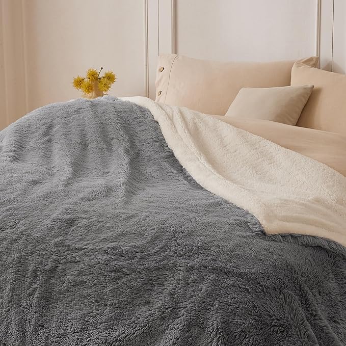 COOVA Ultra Soft Faux Fur Twin Blanket – Fuzzy Fluffy Cozy Microfiber Blankets, Warm Thick Plush Sherpa Fleece Throw Blanket for Couch,Bed,Sofa,Ideal Gift for Women.(Light Grey, 60"x80")
