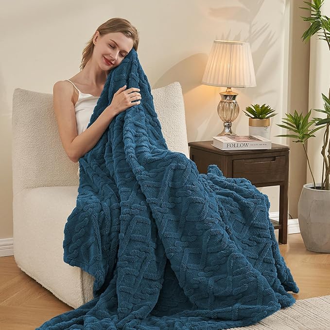 KMUSET Navy Fleece Throw Blanket Twin Size,Super Soft Fuzzy Cozy Blue Blanket for Men and Women