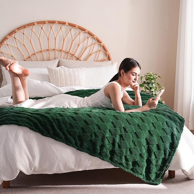 Green Throw Blanket for Couch Sofa Bed 50x60 inches,Fleece Blankets Microfiber Flannel with Diamond Checkered Pattern Lightweight Plush Soft Cozy Gifts for Women Mom Girls