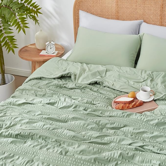 Cozy Bliss Seersucker Cooling Comforter Twin Size, Q-Max 0.45 Reversible Lightweight Cooling Blanket, Breathable Silk Smooth Summer Bedding Quilt for Hot Sleepers Night Sweats Sage Green