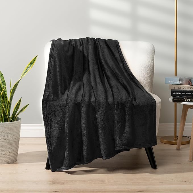 PAVILIA Black Fleece Bed Blanket King Size, Super Soft Fuzzy Flannel Throw for Couch Sofa, Luxury Plush Microfiber Large Throw Blanket King Bed, Home Cozy Velvet Gift Blanket, 90x108