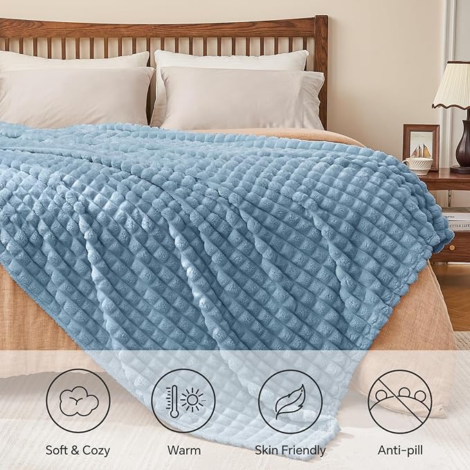BEDELITE Blue Throw Blanket for Couch and Bed- Super Soft and Warm 3D Checkered Fluffy Fuzzy Fleece Blanket, Luxurious Plush Cozy Blanket for Room Decor Fall and Winter, 50x60 inches