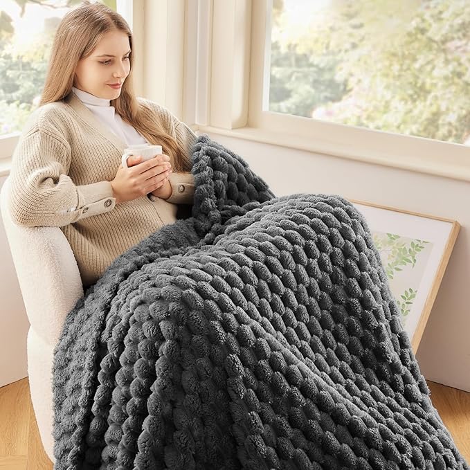NEWCOSPLAY Super Soft King Blanket Grey Premium Silky Flannel Fleece 3D Clouds Stylish Jacquard Lightweight Bed Blanket All Season Use 350GSM (Grey, King(90"x110"))