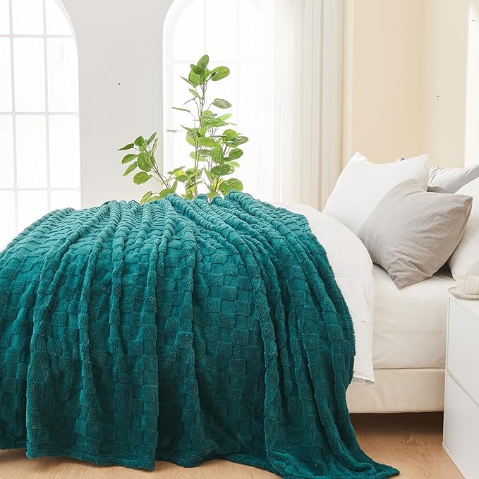 NEWCOSPLAY Super Soft Twin Blanket Dark Teal Premium Silky Flannel Fleece 3D Checkered Lightweight Bed Blanket All Season Use (Dark Teal Checkered, Twin(60"x80"))