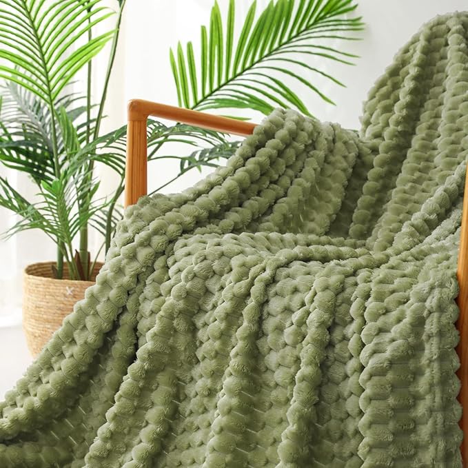 Exclusivo Mezcla Fleece King Blanket for Bed, Extra Large Fuzzy Olive Green Bed Blankets, Soft Cozy Plush Sofa Throws for All Seasons, 90x104 Inches