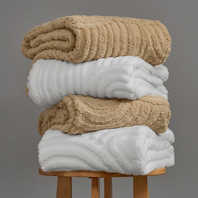 Joiedomi Throw Blanket for Couch, Soft Brown Fleece Blankets Gifts for Women Mom Girls, 280GSM Cozy Cute Soft Throw Home Room Decor Aesthetic Gifts 50x60 Inches