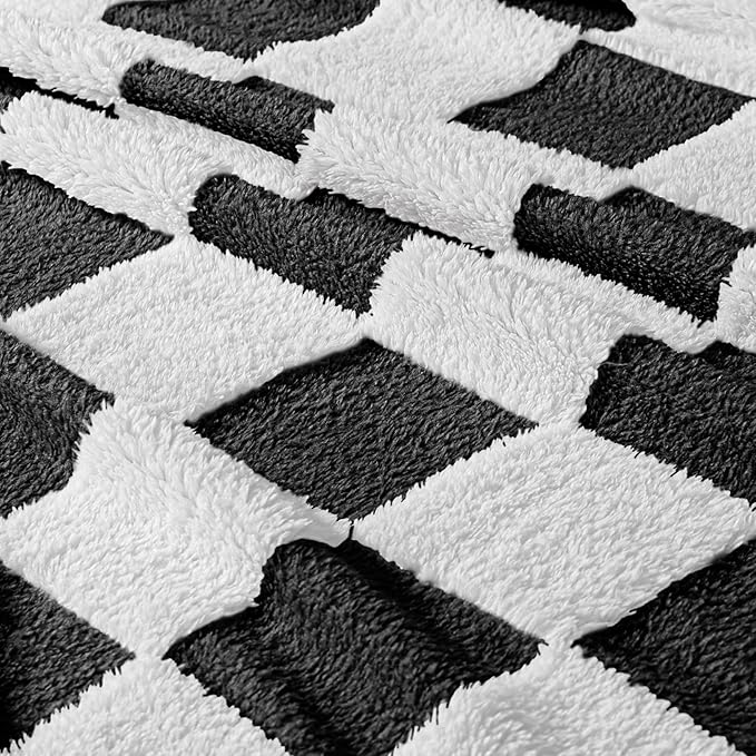 Exclusivo Mezcla Fleece Blanket King Size, Cozy Lightweight Fuzzy Checkered Blanket for Bed, Suitable for All Seasons, Black, 90" x 104"