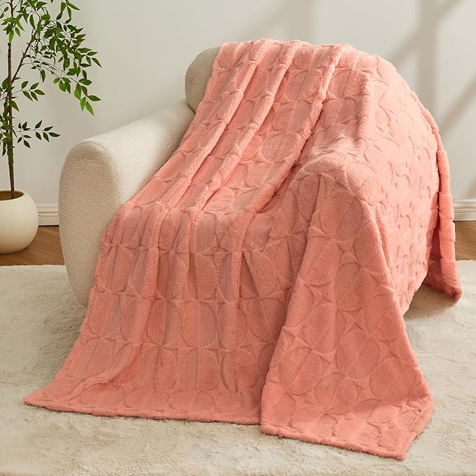 3D Circle Pattern 300 GSM Soft Blanket for Couch - Pink Throw Blankets for Women,Warm Small Throw Blanket, 50x60 Inches