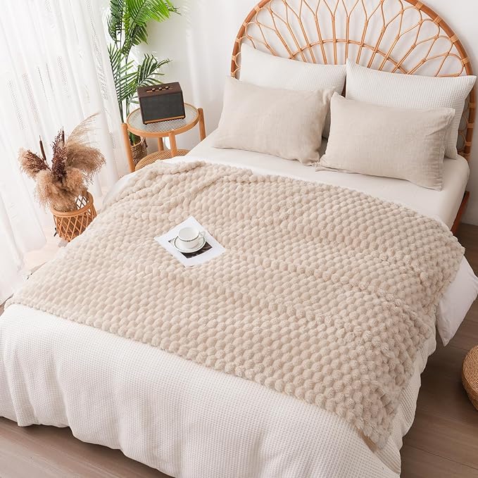 Vessia Flannel Fleece Throw Blanket, 3D Jacquard Camel Fuzzy and Warm Blanket for Couch, Sofa, Bed, 300GSM Super Soft Touch Cozy Home Decor for All Seasons (50x70 inches)